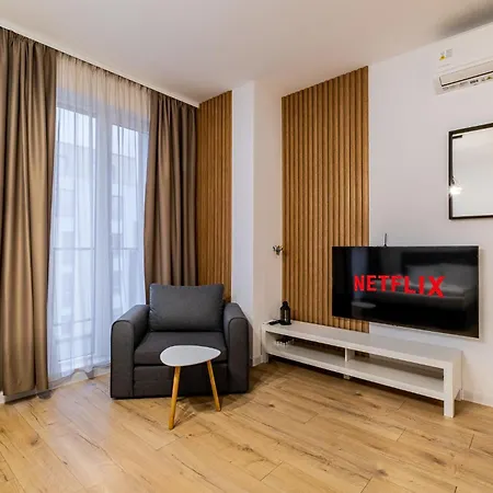 Stylish With Free Parking Apartment *