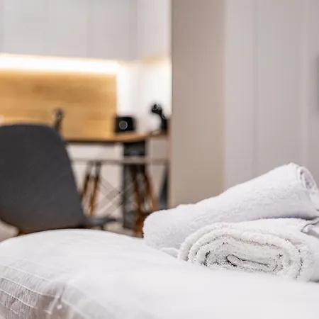 Stylish With Free Parking *