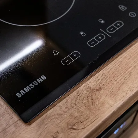 Stylish With Free Parking Apartment