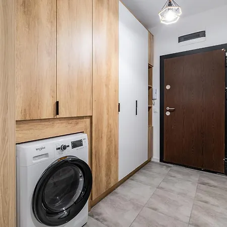 Stylish With Free Parking *