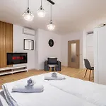 Stylish With Free Parking *